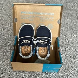 New with tags Hey Dude Toddler Boys size 5 shoes